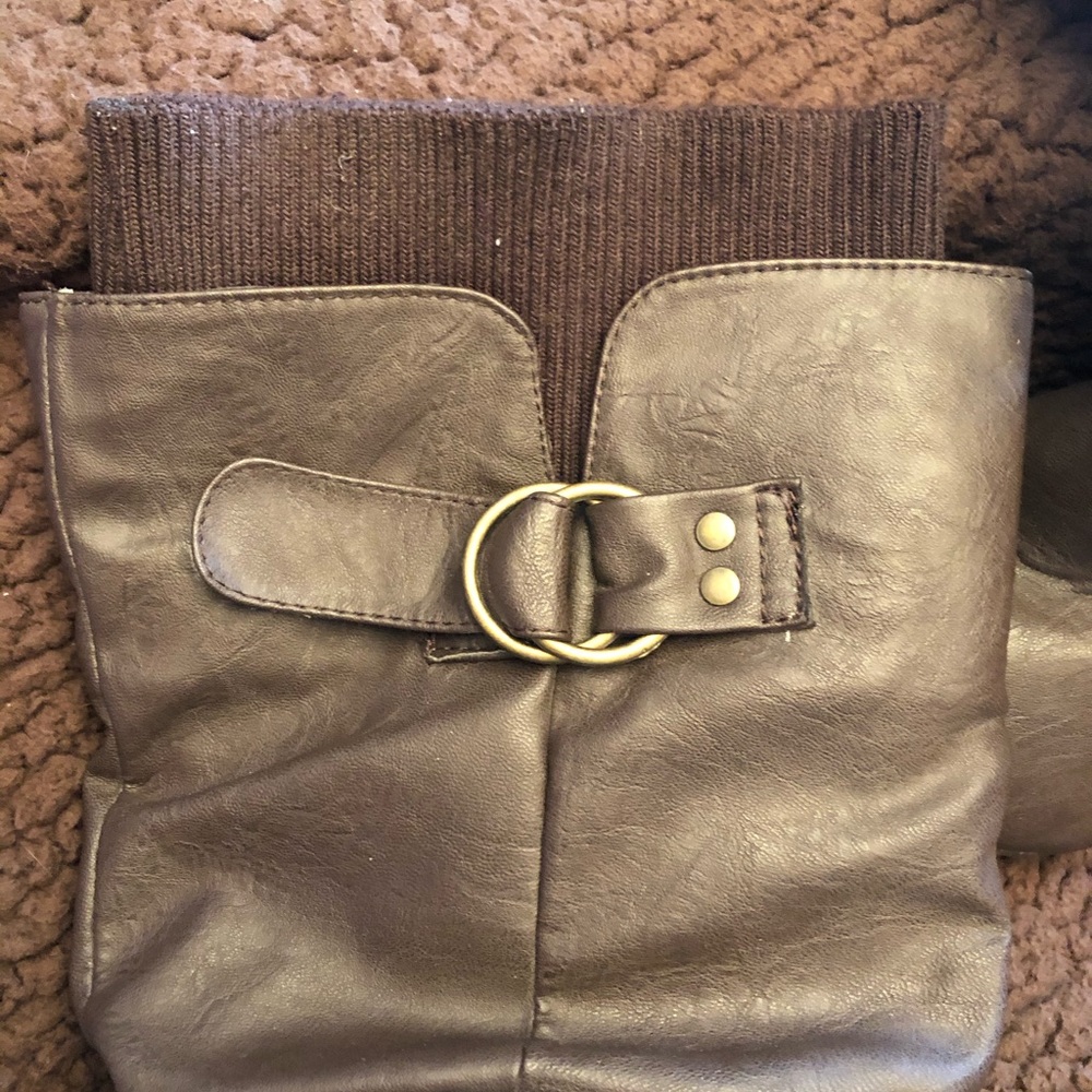 Boots - Picture 3 of 4